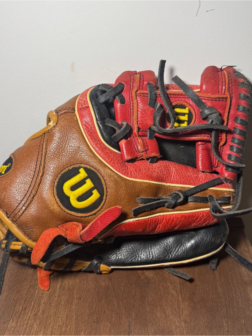 Youth Wilson A550 11.5"Baseball Glove WTA05RB17DI115 Mitt RHT Brown Red Black